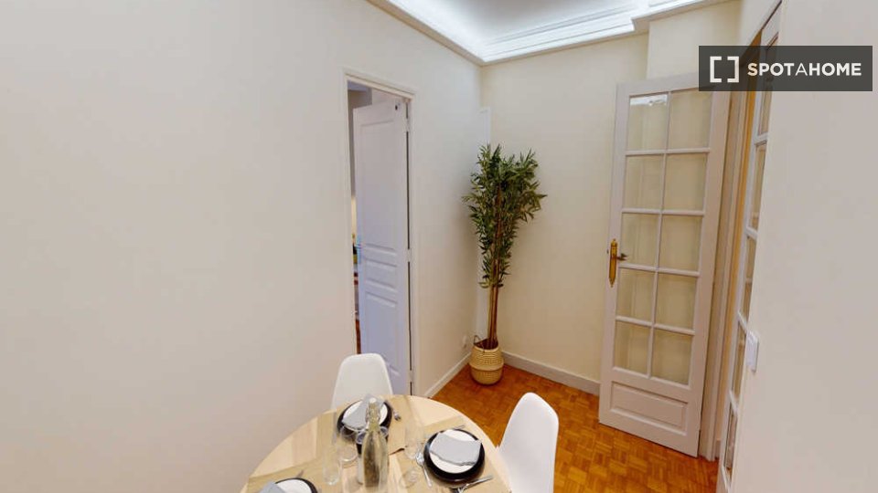 Double room Paris, 4 beds, 90m² — photo 9
