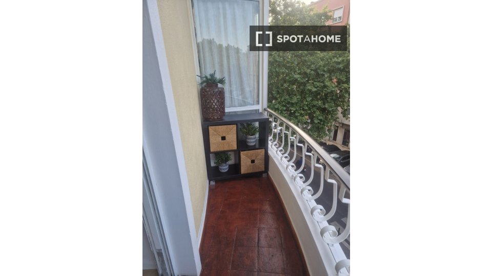 Double room Lisbon, 3 beds — photo 1