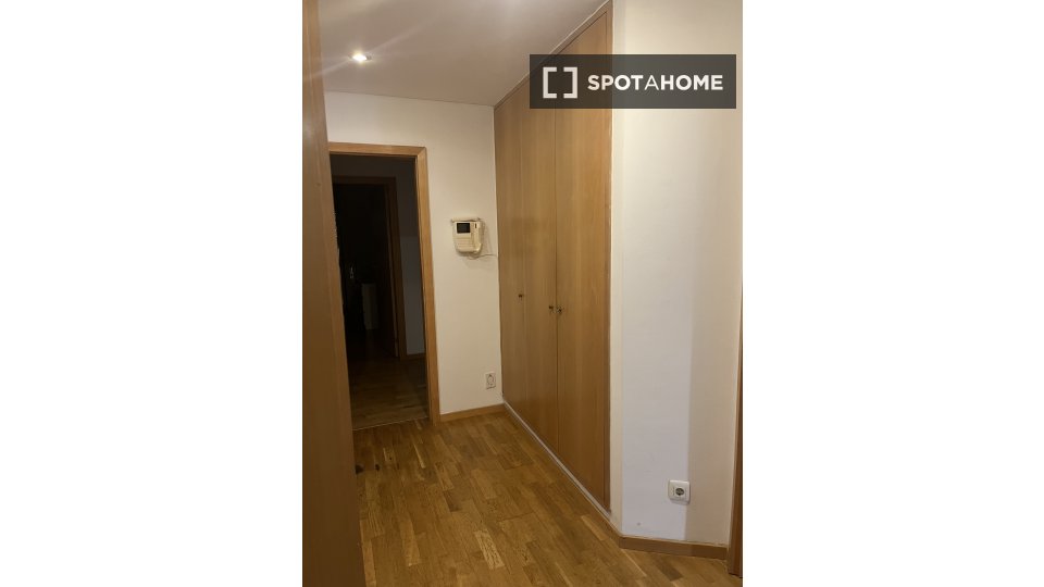 Double room Lisbon, 3 beds, 95m² — photo 14