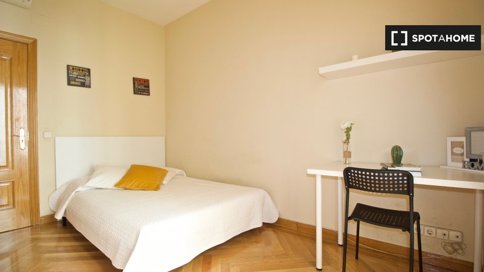 Double room Madrid, 6 beds, 140m² — photo 2