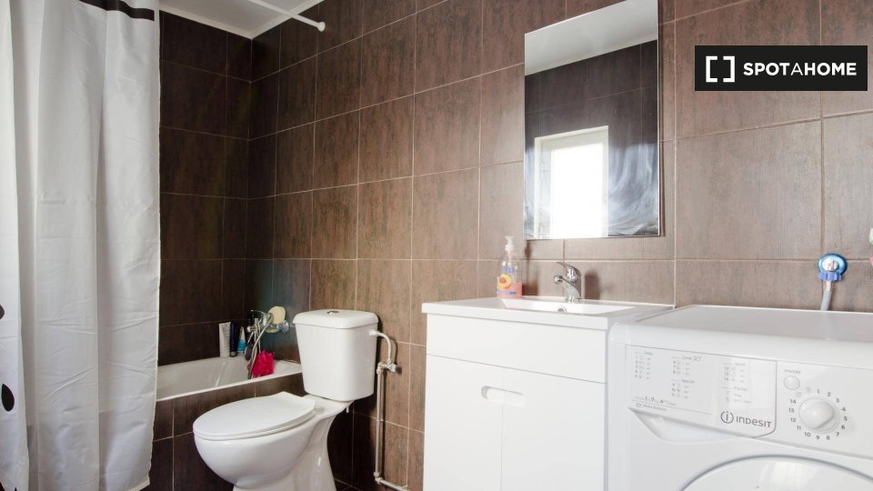 Double room Lisbon, 4 beds — photo 17