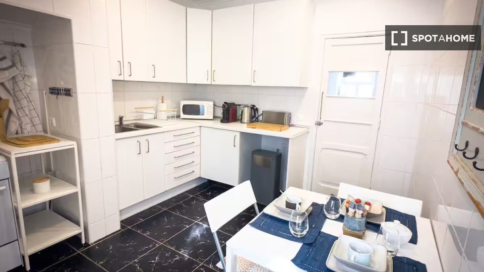 Apartment Lisbon, 3 beds — photo 17