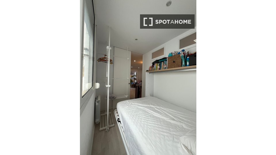 Double room Barcelona, 3 beds, 83m² — photo 5