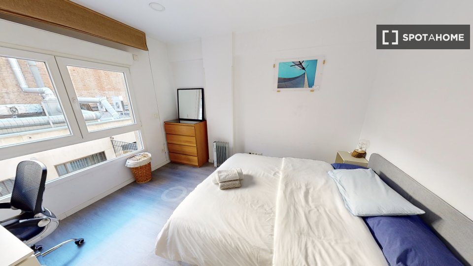Double room Madrid, 5 beds, 150m² — photo 22