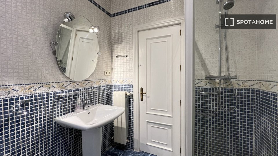 Double room Madrid, 6 beds — photo 7