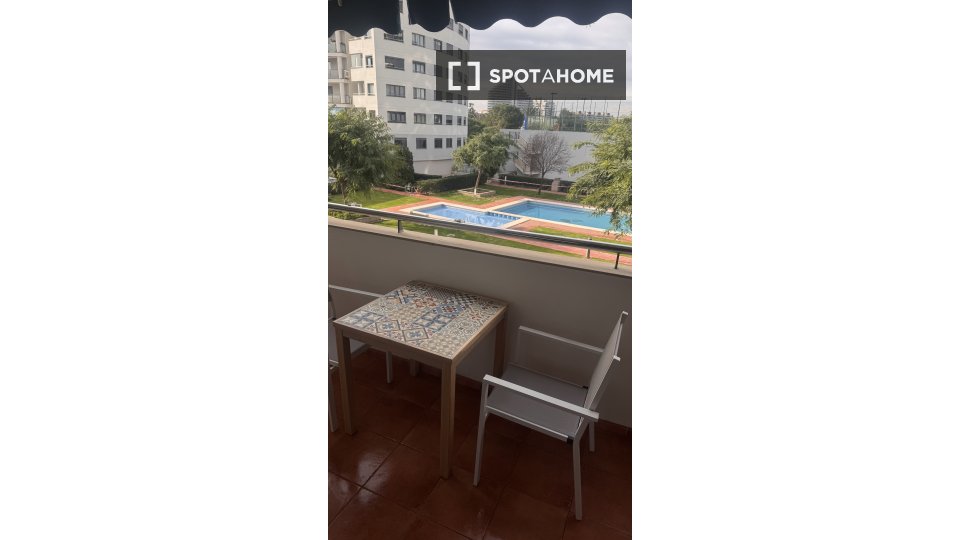 Double room Valencia, 3 beds, 120m² — photo 19