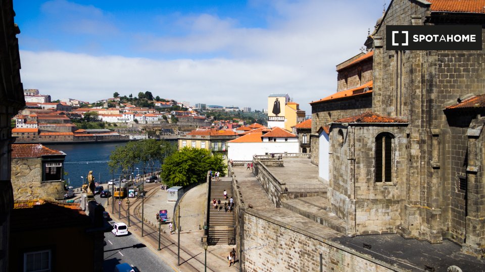 Apartment Porto, 1 bed, 75m² — photo 15