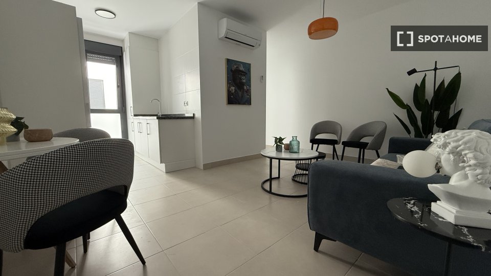 Double room Seville, 2 beds, 98m² — photo 7