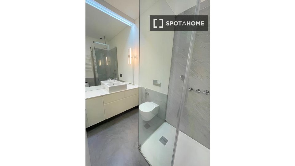 Apartment Lisbon, 2 beds, 104m² — photo 12