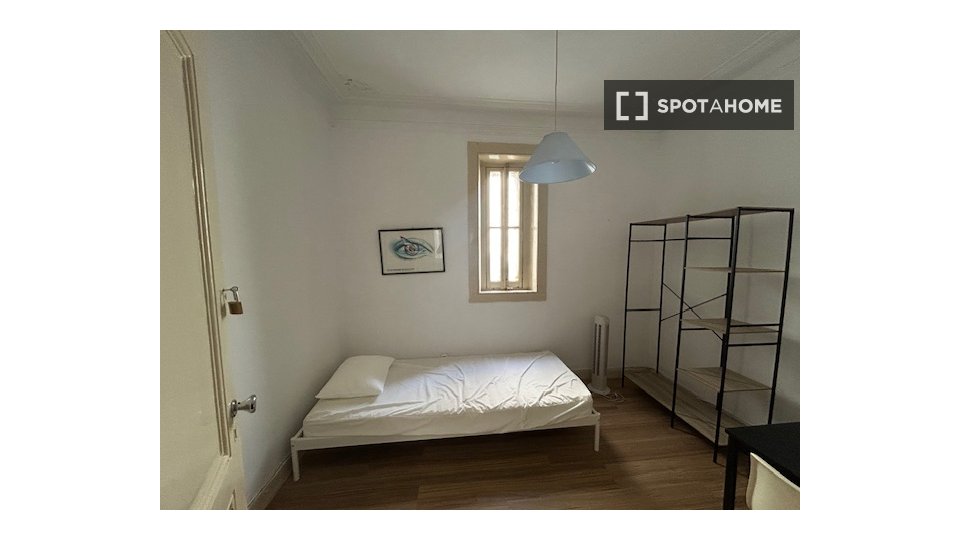 Double room Lisbon, 8 beds — photo 9