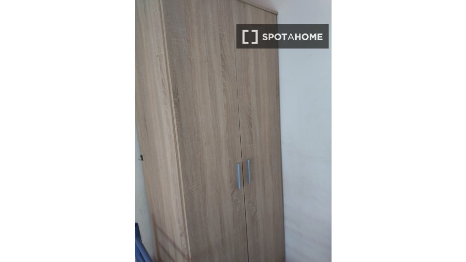 Double room Valencia, 3 beds, 120m² — photo 1