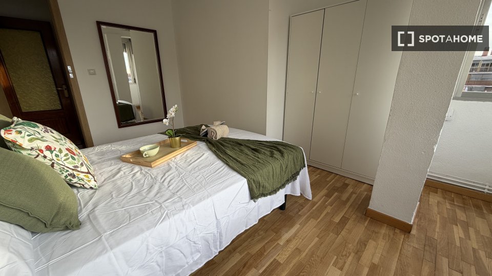 Double room Madrid, 4 beds, 80m² — photo 9