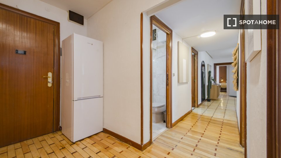 Double room Madrid, 7 beds, 135m² — photo 10