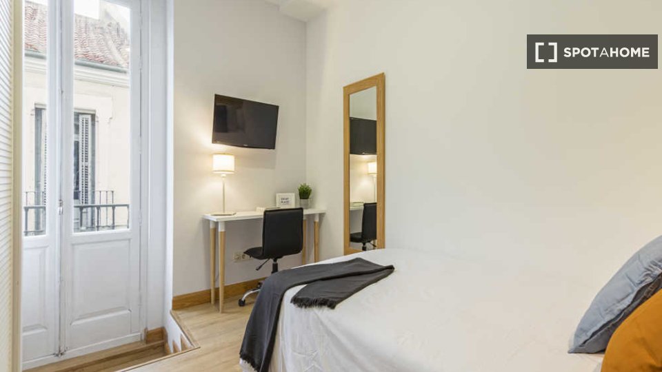 Double room Madrid, 41 beds — photo 69