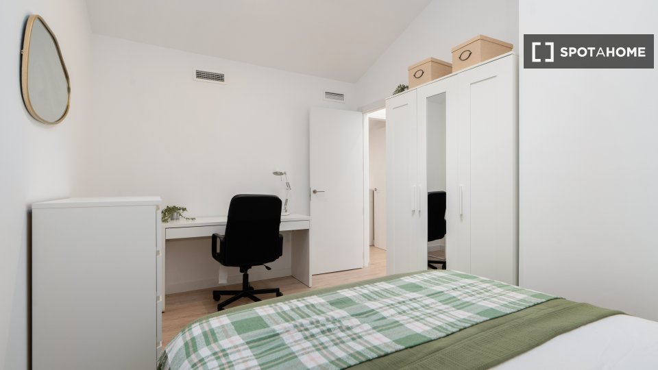 Double room Madrid, 4 beds, 140m² — photo 4