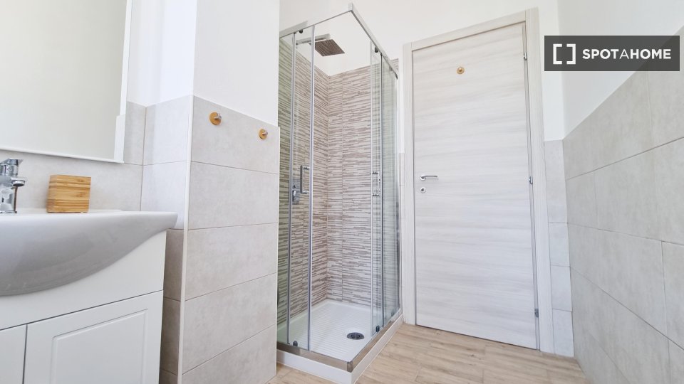 Double room Milan, 4 beds — photo 4