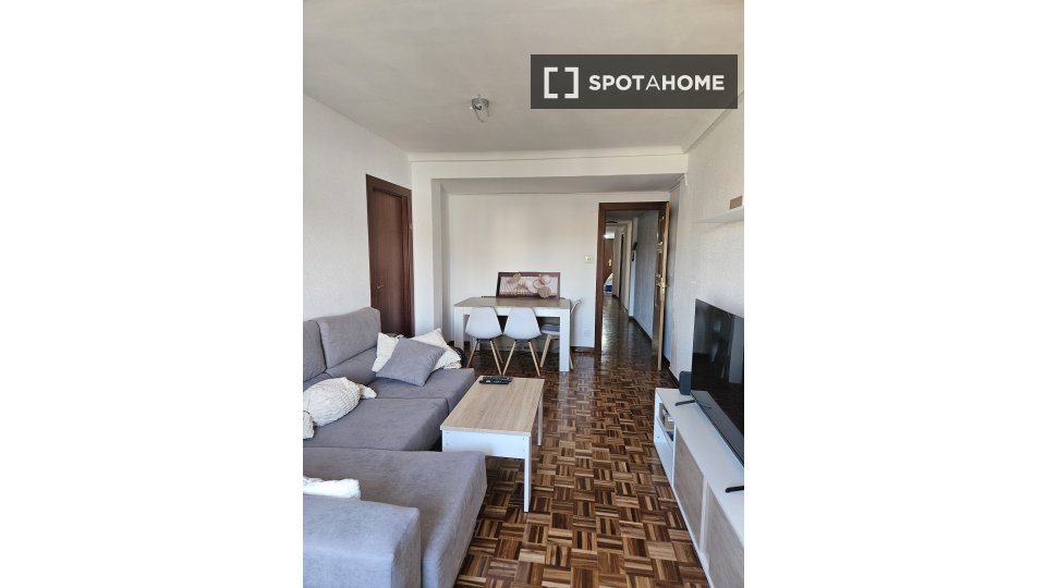 Double room Zaragoza, 4 beds, 92m² — photo 13