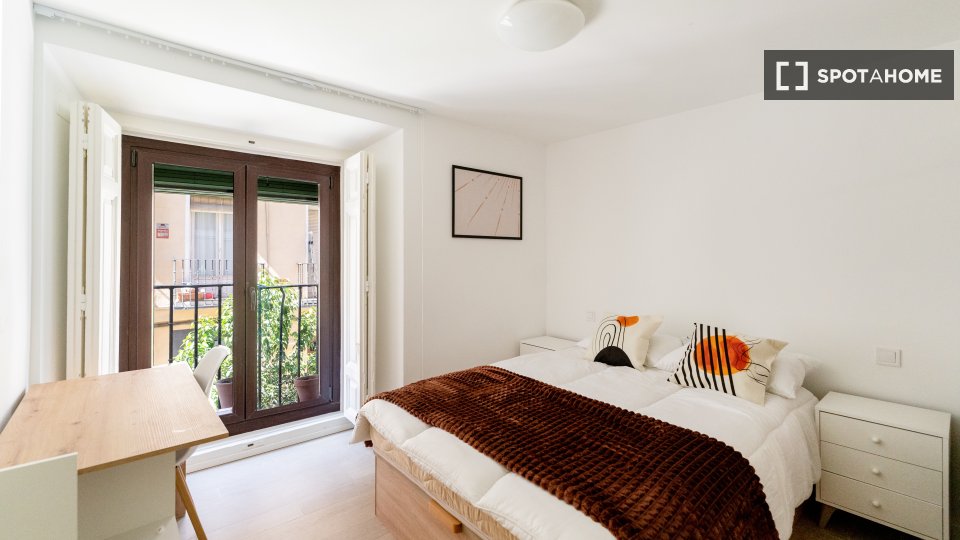 Double room Madrid, 6 beds — photo 8