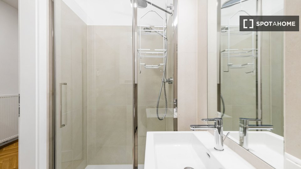 Apartment Vienna, 4 beds, 99m² — photo 19