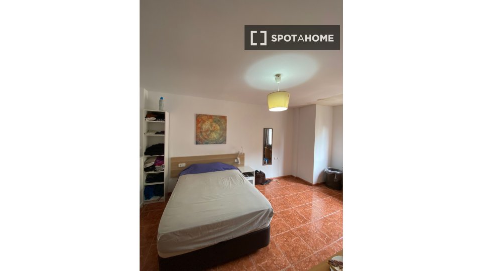 Double room Valencia, 6 beds, 160m² — photo 18