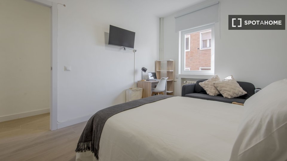 Double room Madrid, 9 beds, 200m² — photo 3