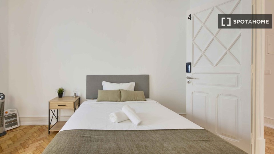 Double room Lisbon, 7 beds — photo 24