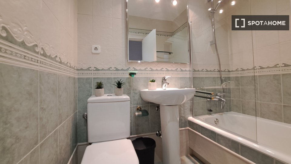 Double room Madrid, 14 beds, 200m² — photo 19