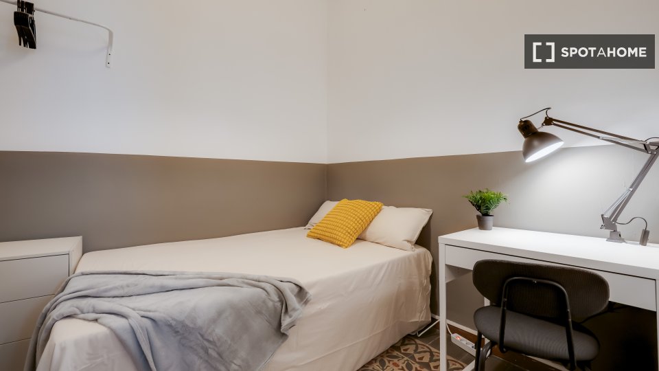 Double room Barcelona, 6 beds, 100m² — photo 10