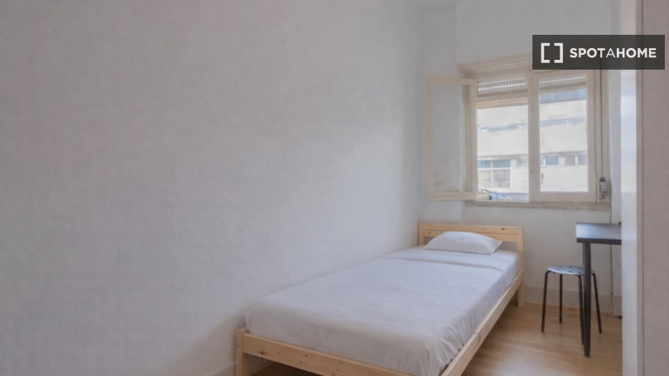 Double room Lisbon, 6 beds, 115m² — photo 20