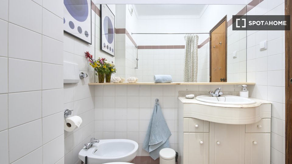 Double room Lisbon, 4 beds — photo 20