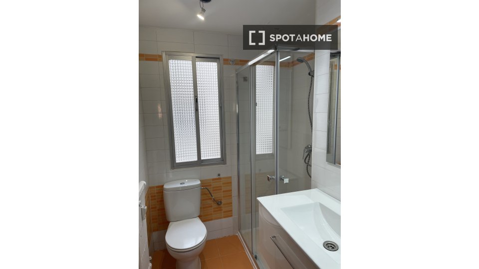 Double room Alcala_De_Henares, 4 beds, 65m² — photo 7