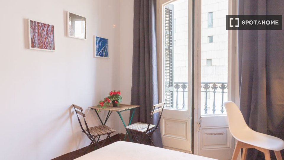 Double room Barcelona, 9 beds, 210m² — photo 5