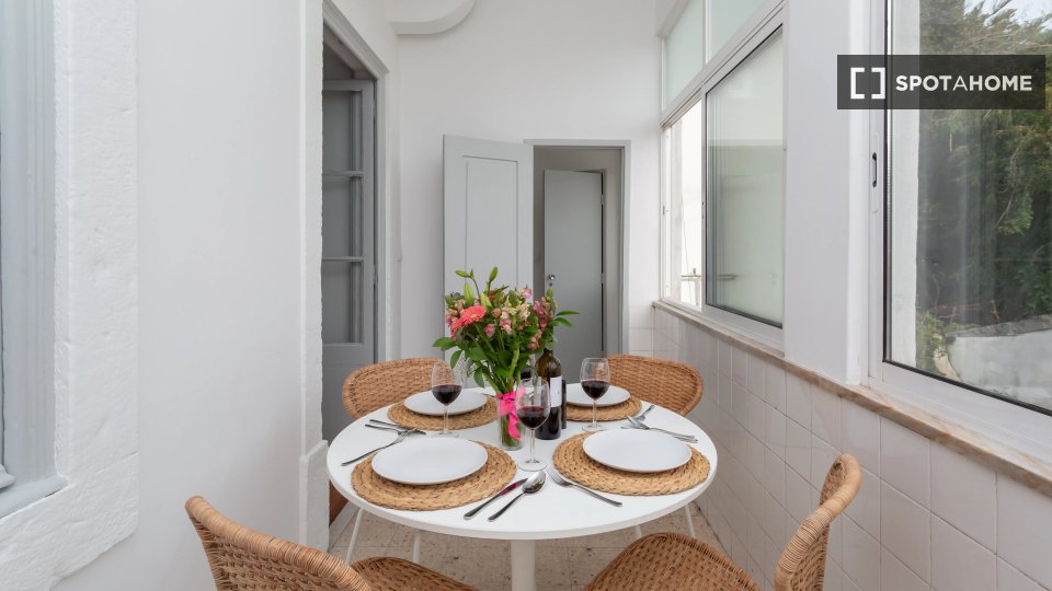 Double room Lisbon, 5 beds — photo 17