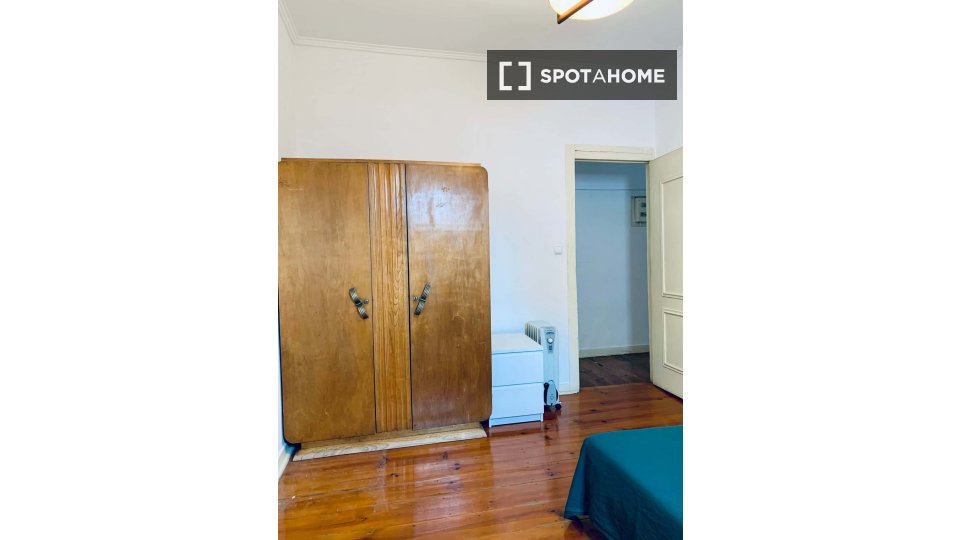 Double room Lisbon, 5 beds — photo 20