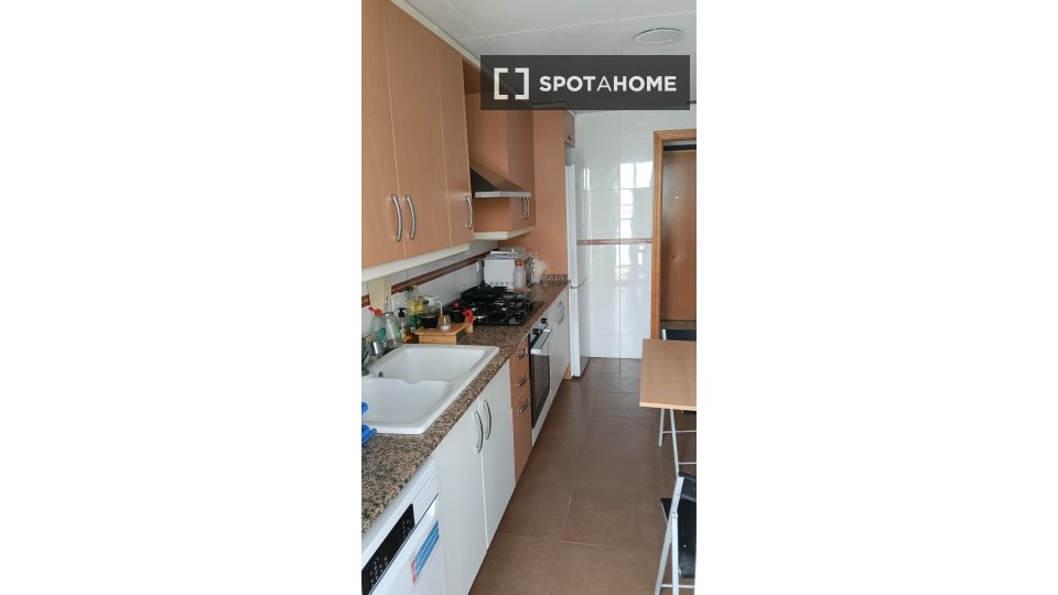 Double room Valencia, 3 beds, 100m² — photo 9