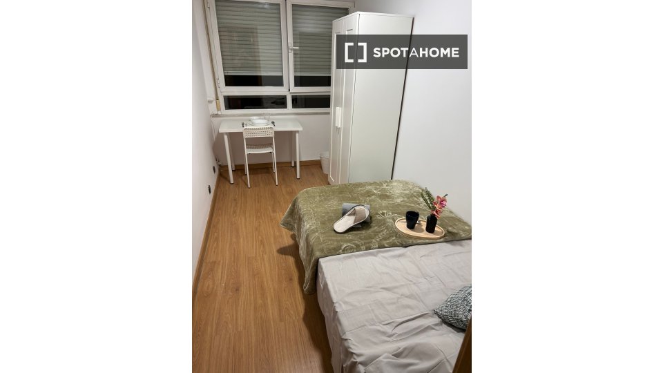 Double room Madrid, 5 beds, 95m² — photo 3