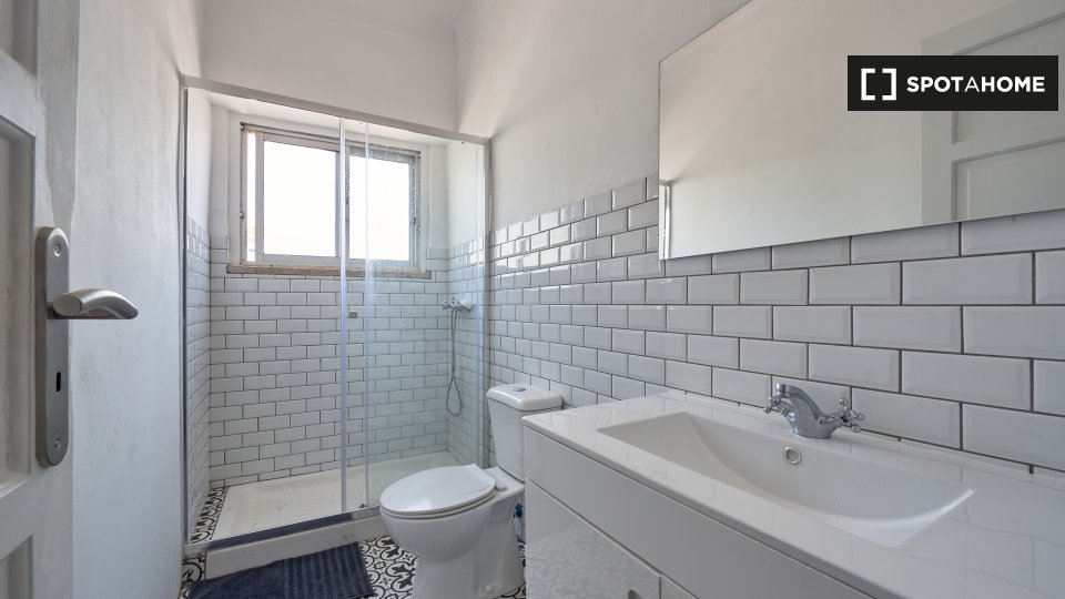 Double room Lisbon, 6 beds — photo 9