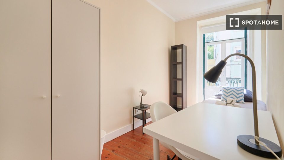 Double room Lisbon, 6 beds — photo 1