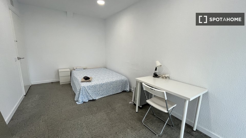 Double room Barcelona, 13 beds, 290m² — photo 3