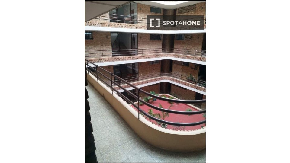 Double room Alicante, 4 beds, 89m² — photo 1