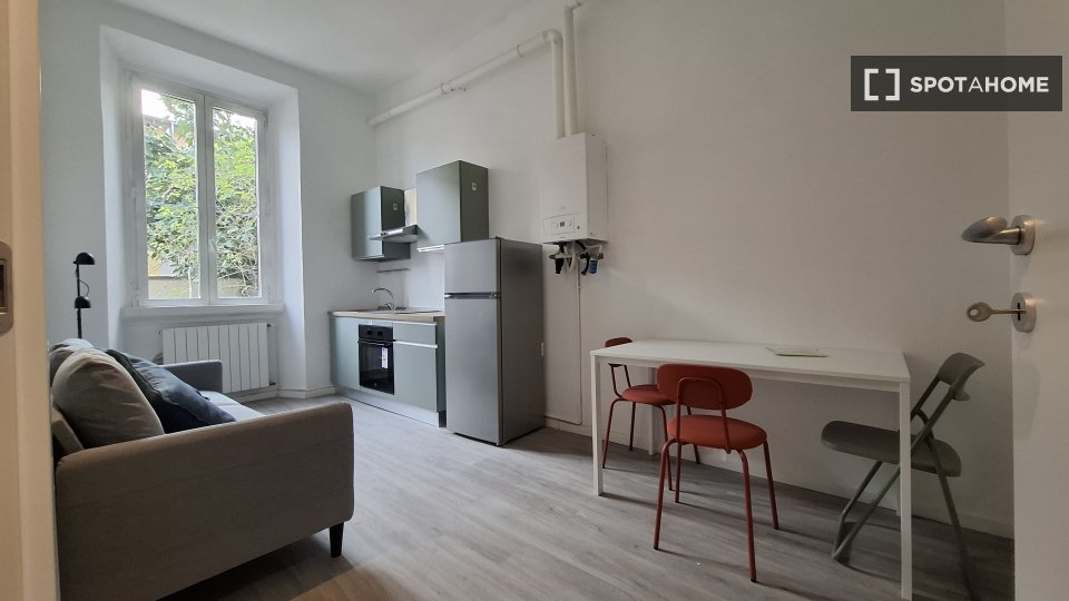 Double room Milan, 3 beds, 70m² — photo 1
