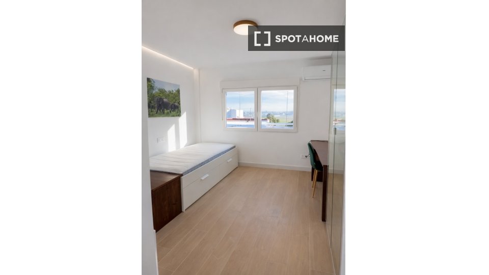Double room Valencia, 4 beds, 80m² — photo 10