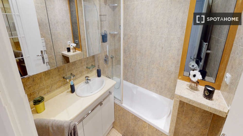Double room Paris, 3 beds, 60m² — photo 7