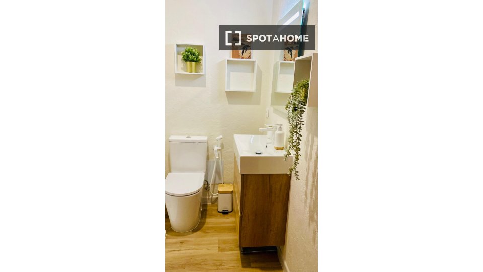 Apartment Valencia, 4 beds, 80m² — photo 19