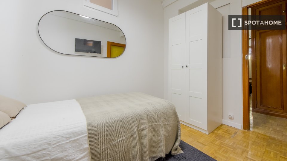 Double room Madrid, 5 beds, 125m² — photo 10