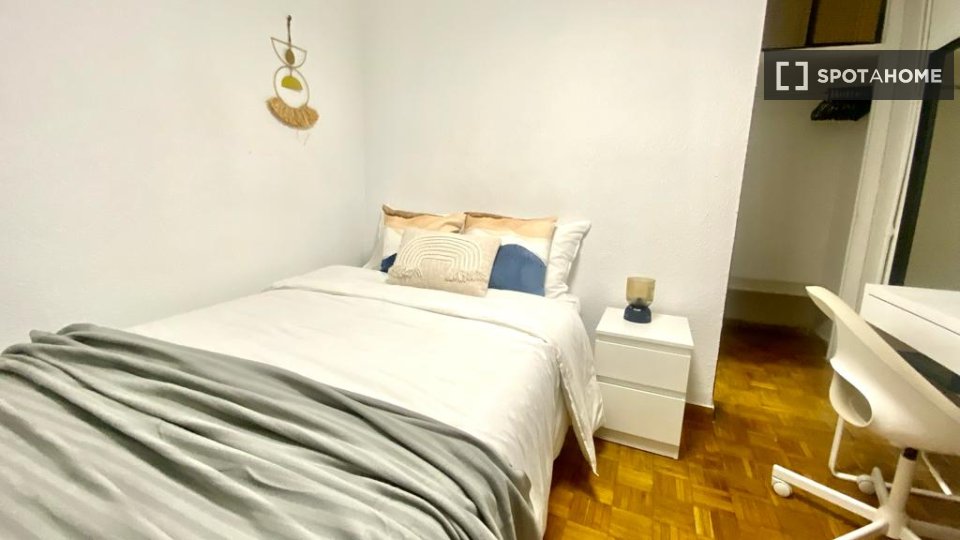 Double room Madrid, 6 beds — photo 2