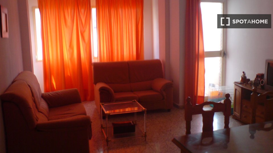 Habitación en piso compartido en alquiler en El Molinillo, Málaga.