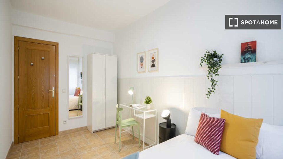 Se alquila habitación en piso compartido en Valdeacederas, Madrid