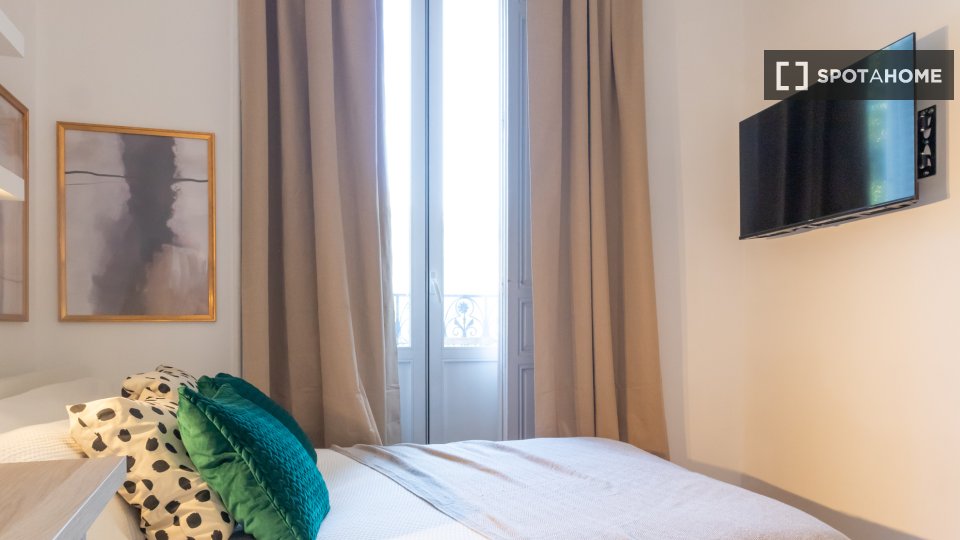 Double room Madrid, 7 beds, 160m² — photo 56