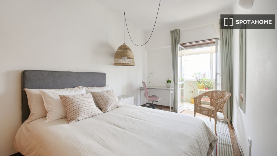 Double room Lisbon, 4 beds — photo 16